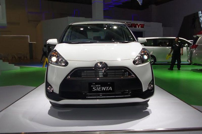 Toyota-Sienta-depan