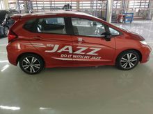 2017 Honda Jazz 1.5 (ปี 14-18) RS i-VTEC Hatchback AT