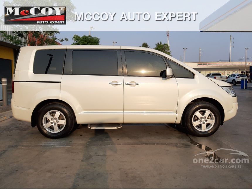 Mitsubishi delica 2015
