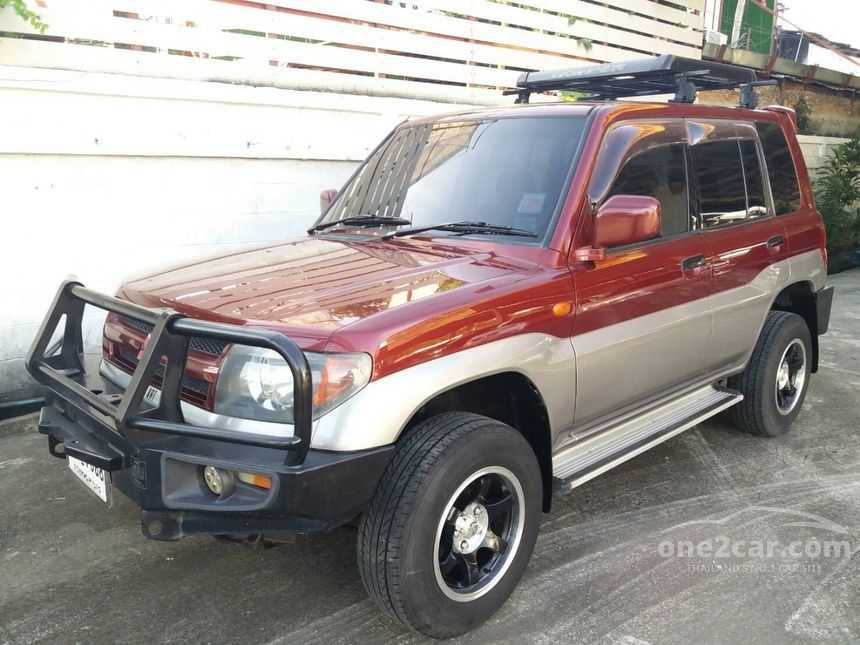 Mitsubishi pajero io 2001