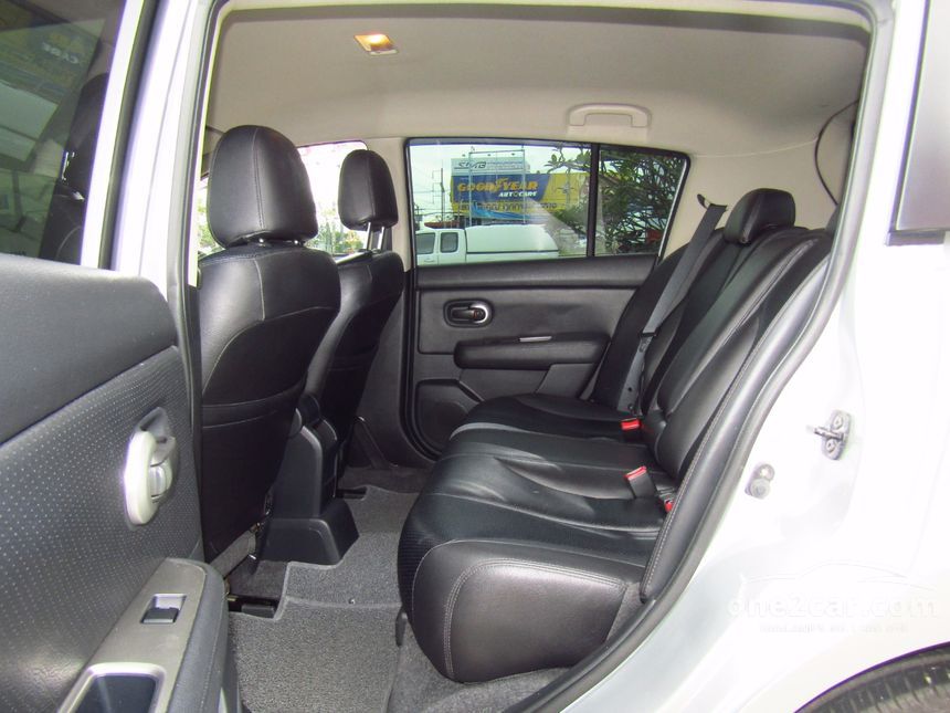 Nissan Tiida 2011 S 1.6 in กรุงเทพและปริมณฑล Automatic Hatchback สีเงิน ...